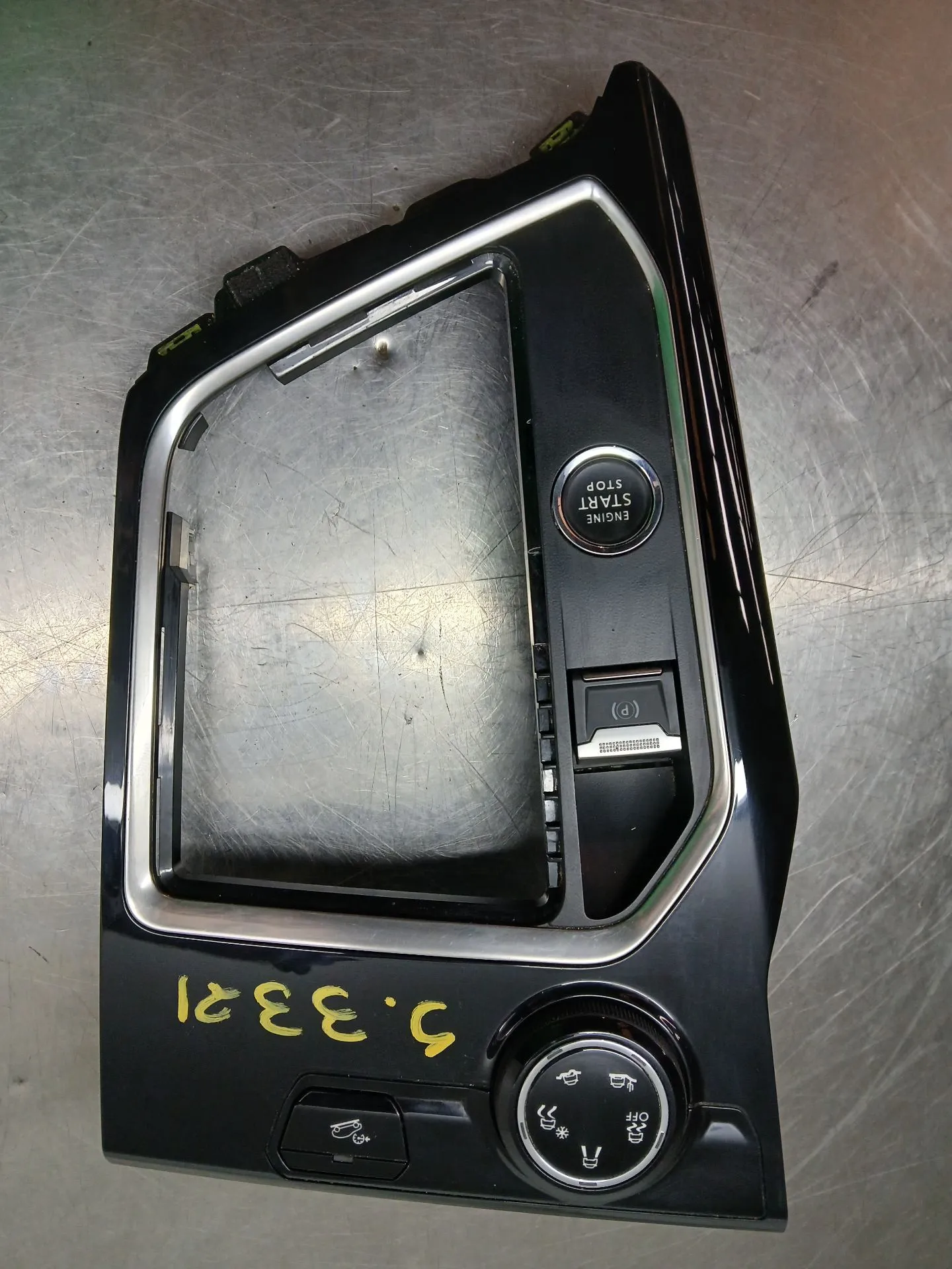 Moldura da consola central / rádio / aro PEUGEOT 3008 II (M_)