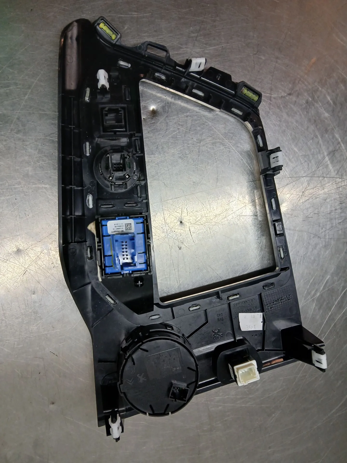 Moldura da consola central / rádio / aro PEUGEOT 3008 II (M_) Imagem-1