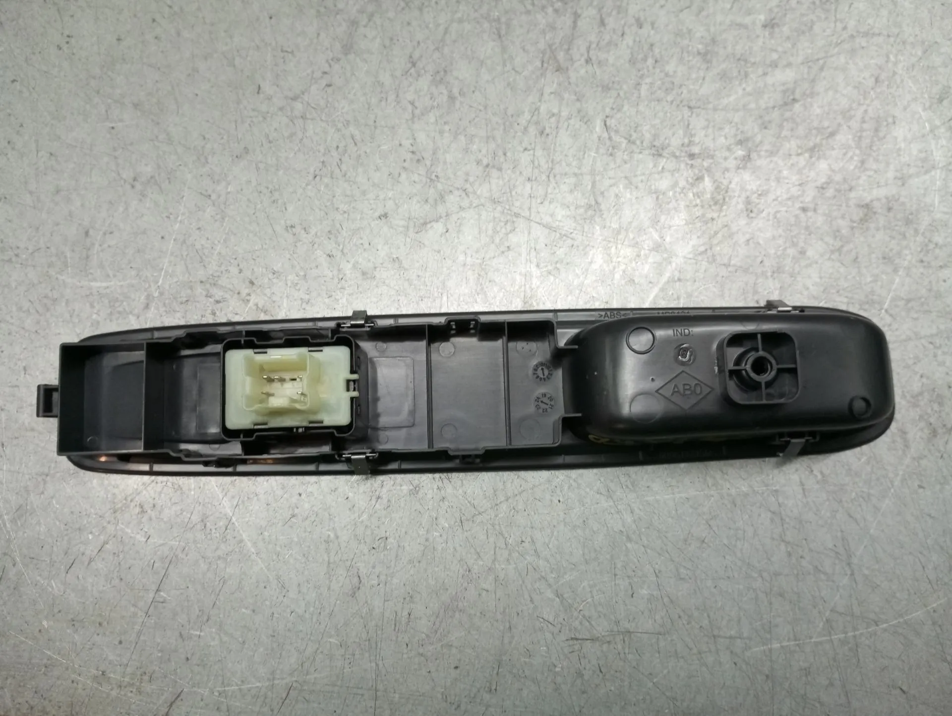 Mando / interruptor elevalunas delantero derecho DACIA Sandero III Imagem-2