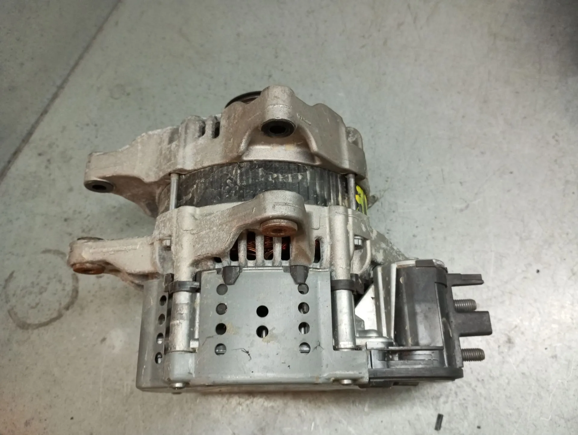 Alternador FORD Fiesta VII (HJ, HF) Imagem-1