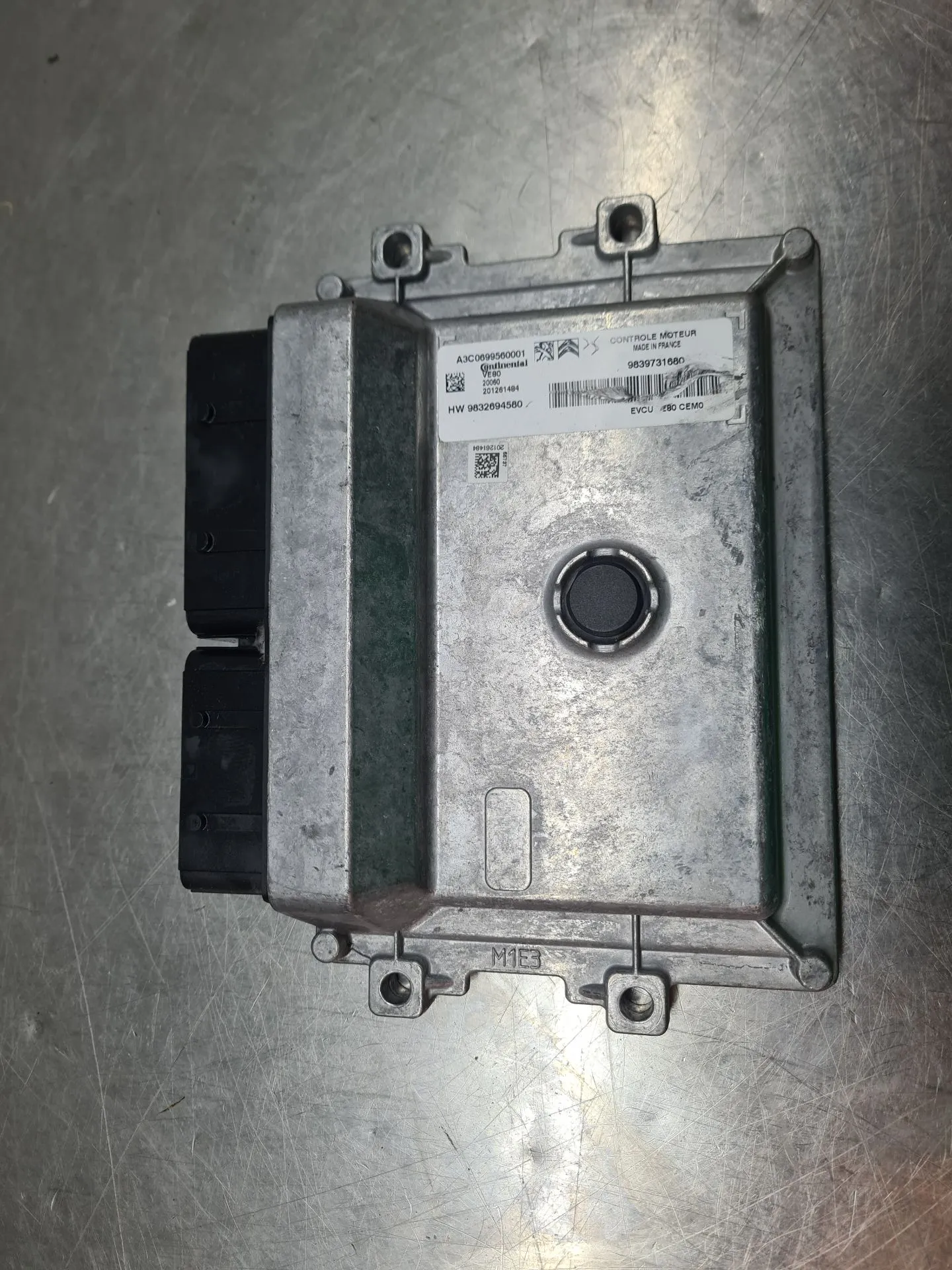 Centralina motor / ECU PEUGEOT 208 II Imagem-1