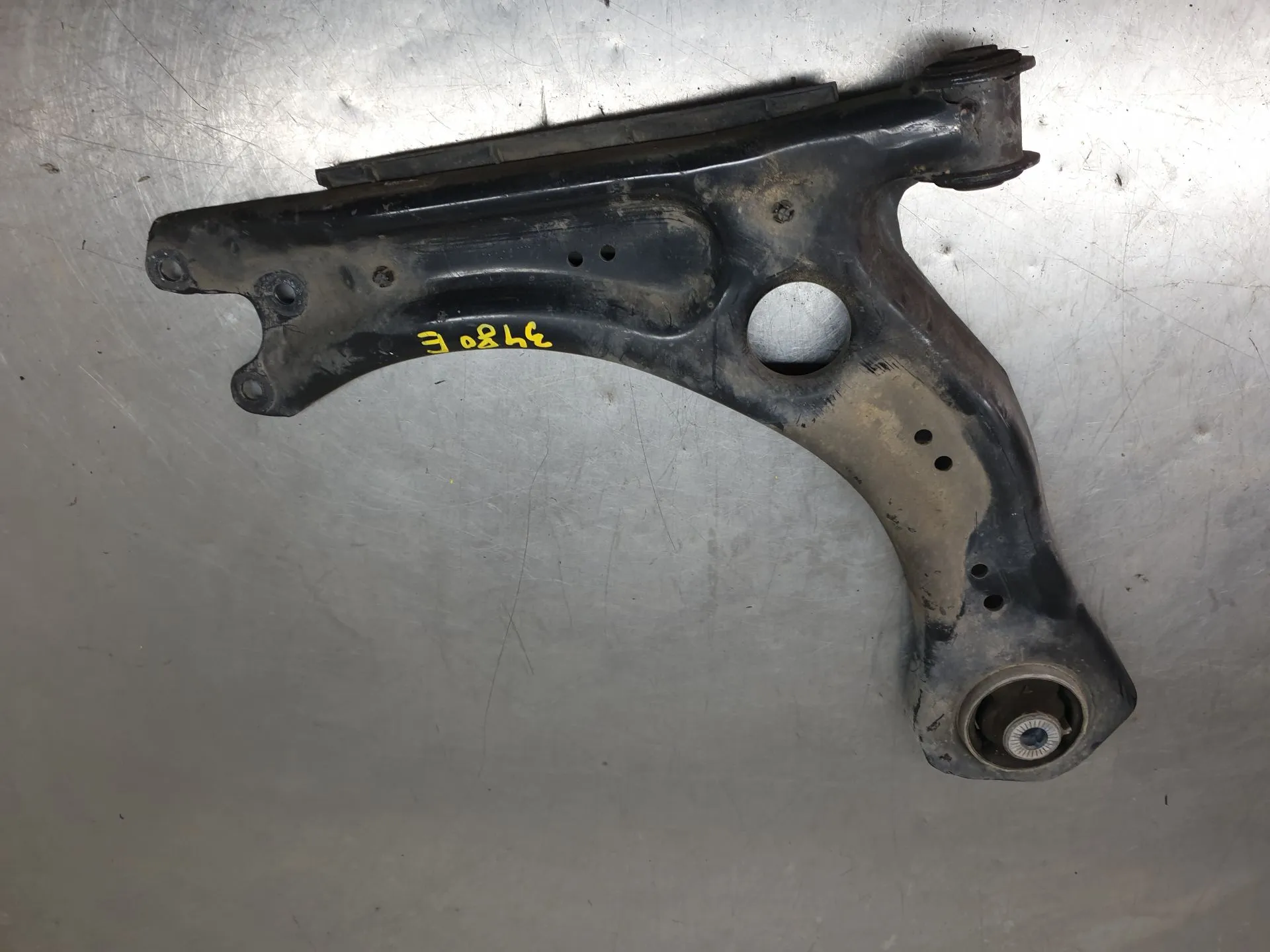 Braccio di sospensione anteriore sinistro VOLKSWAGEN Polo (AW1)