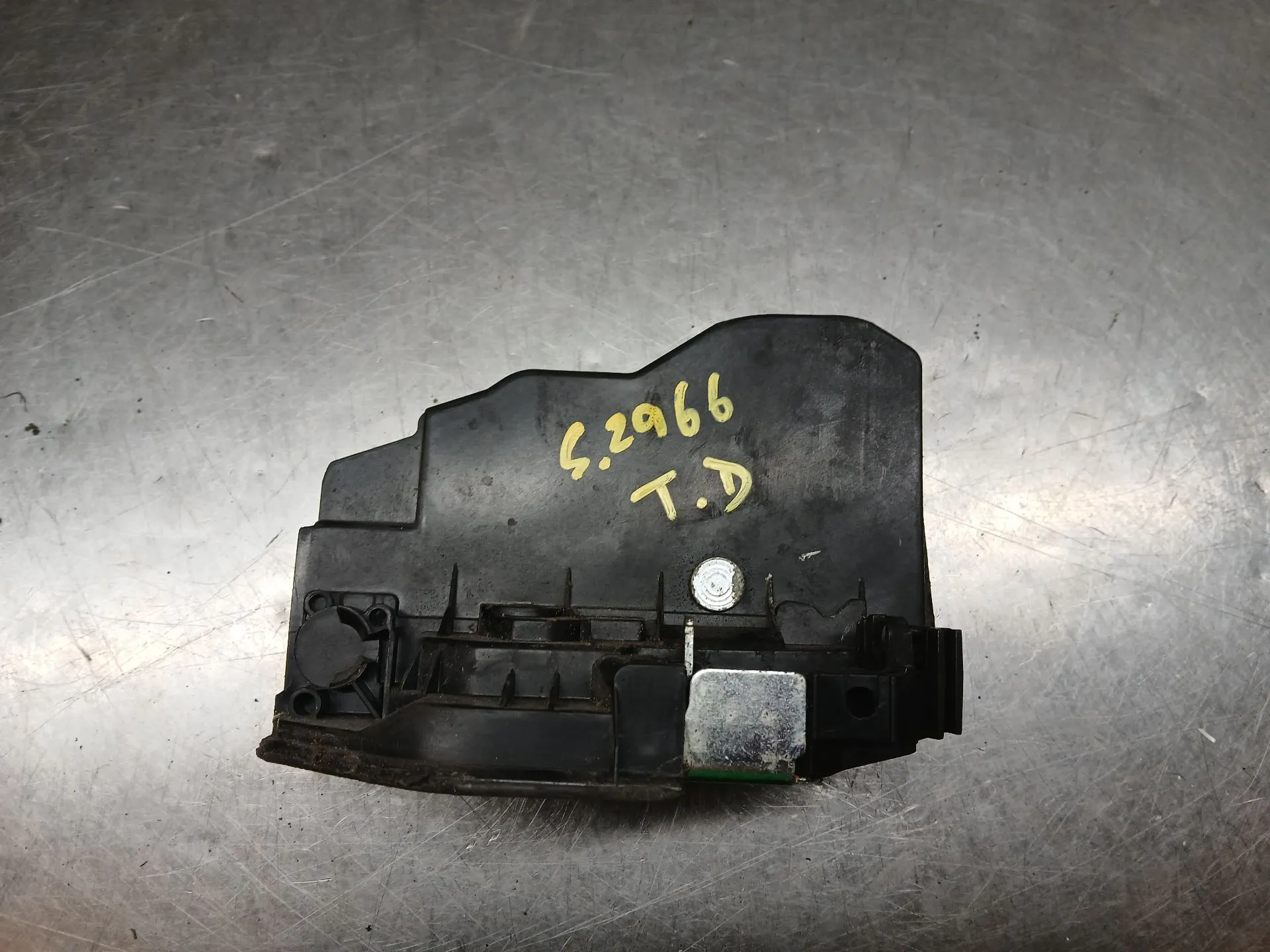 Fechadura / fecho porta trás direito BMW 1 (F20)
