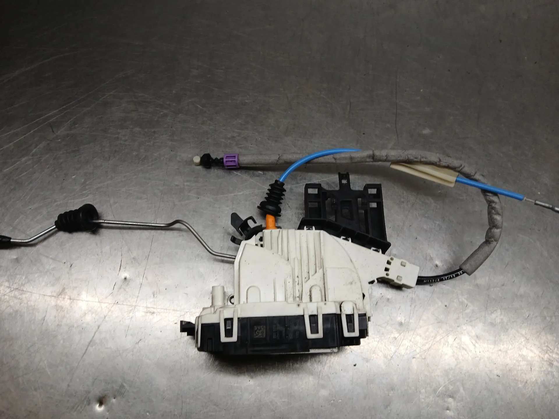 Fechadura / fecho porta frente direito MERCEDES-BENZ CLA Coupé (C117) Imagem-1