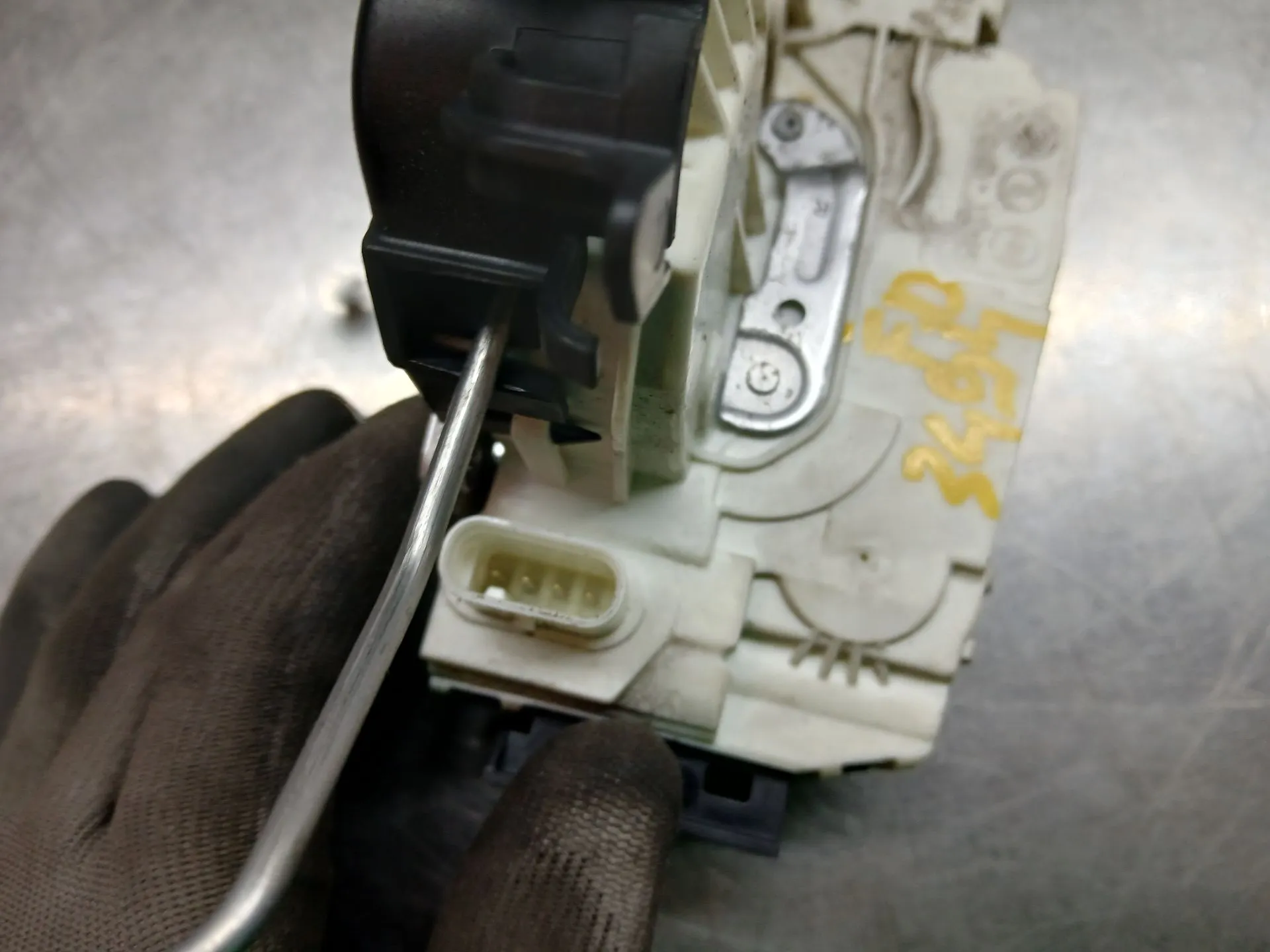 Fechadura / fecho porta frente direito MERCEDES-BENZ CLA Coupé (C117) Imagem-3