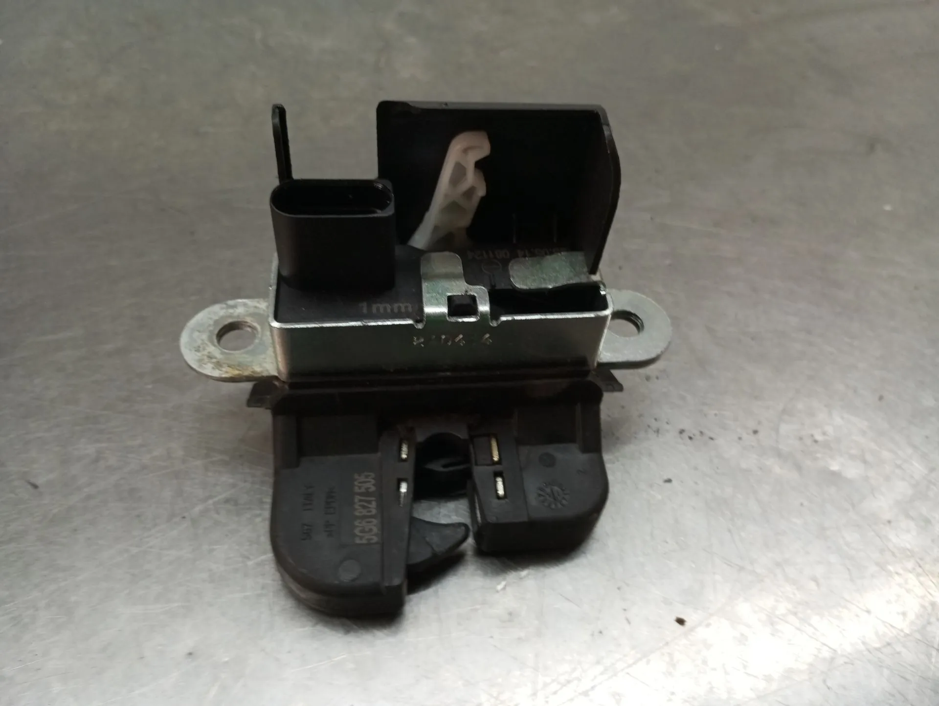 Fechadura / fecho da mala VOLKSWAGEN Golf VII (5G1, BQ1, BE1, BE2)