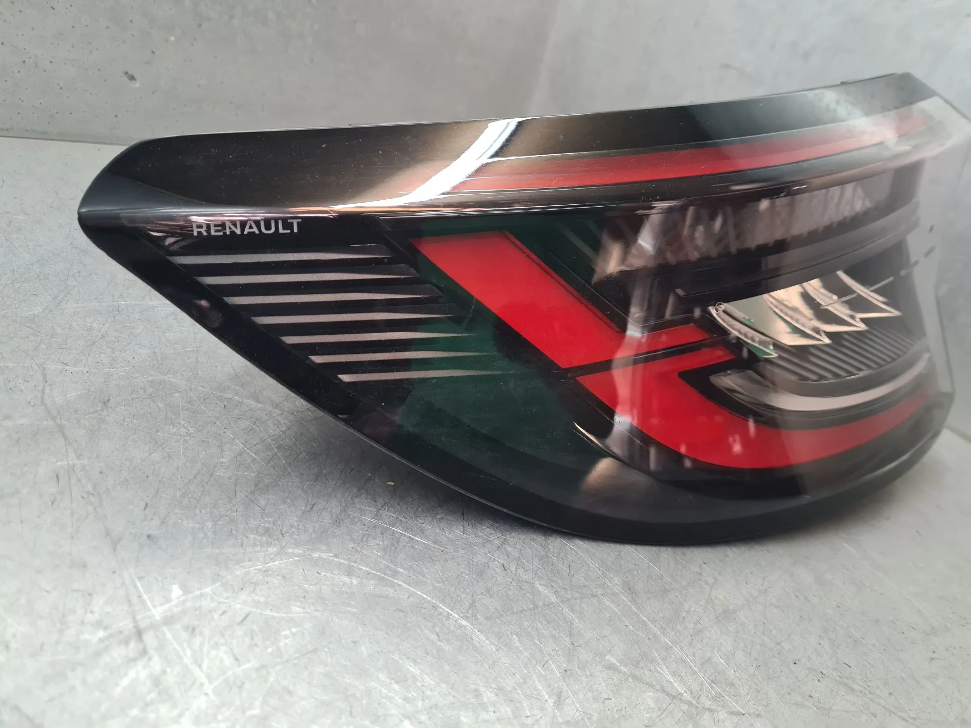 Feu arrière Gauche RENAULT Austral Imagem-1