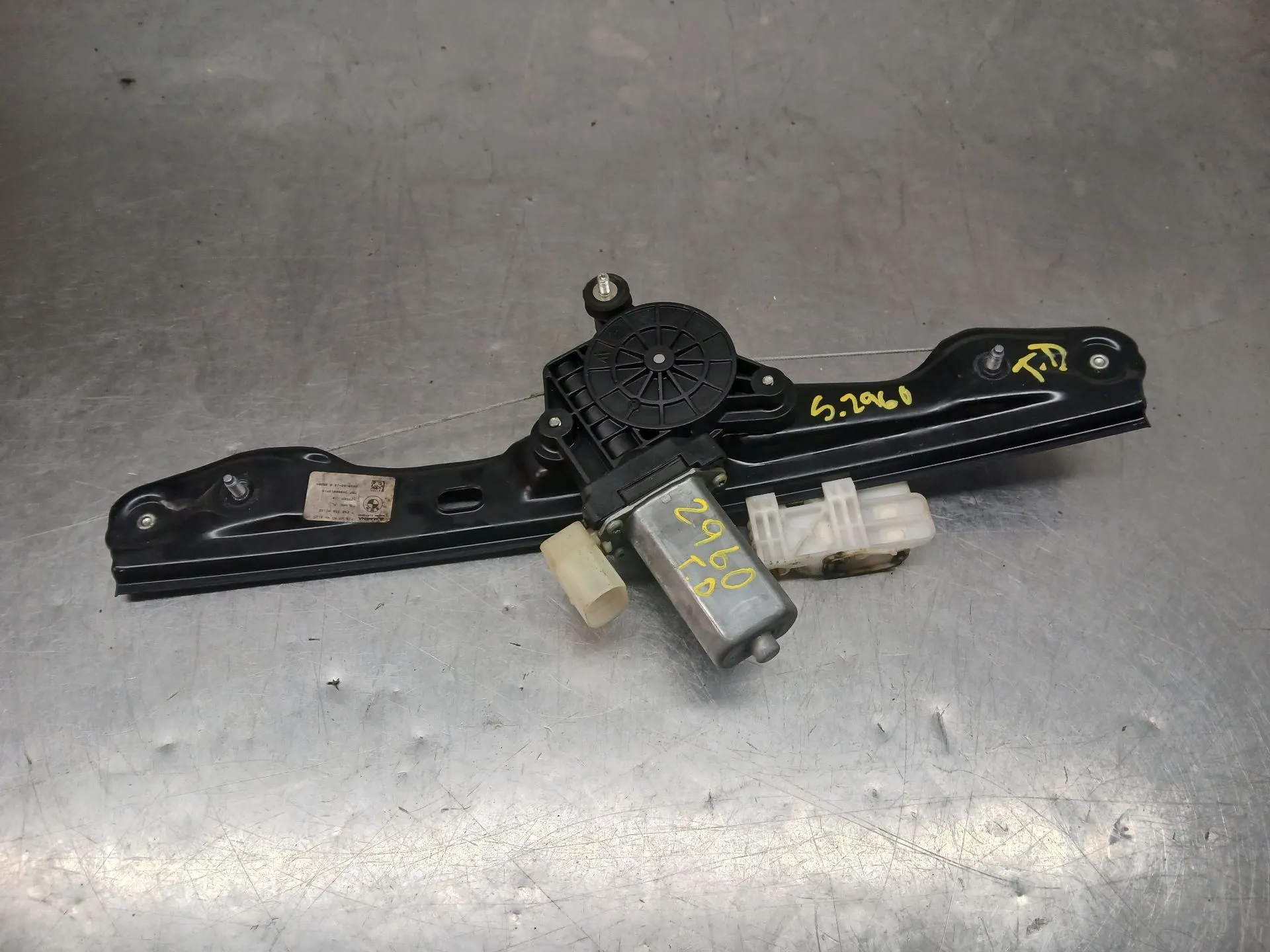Elevalunas trasero derecho BMW 1 (F20)