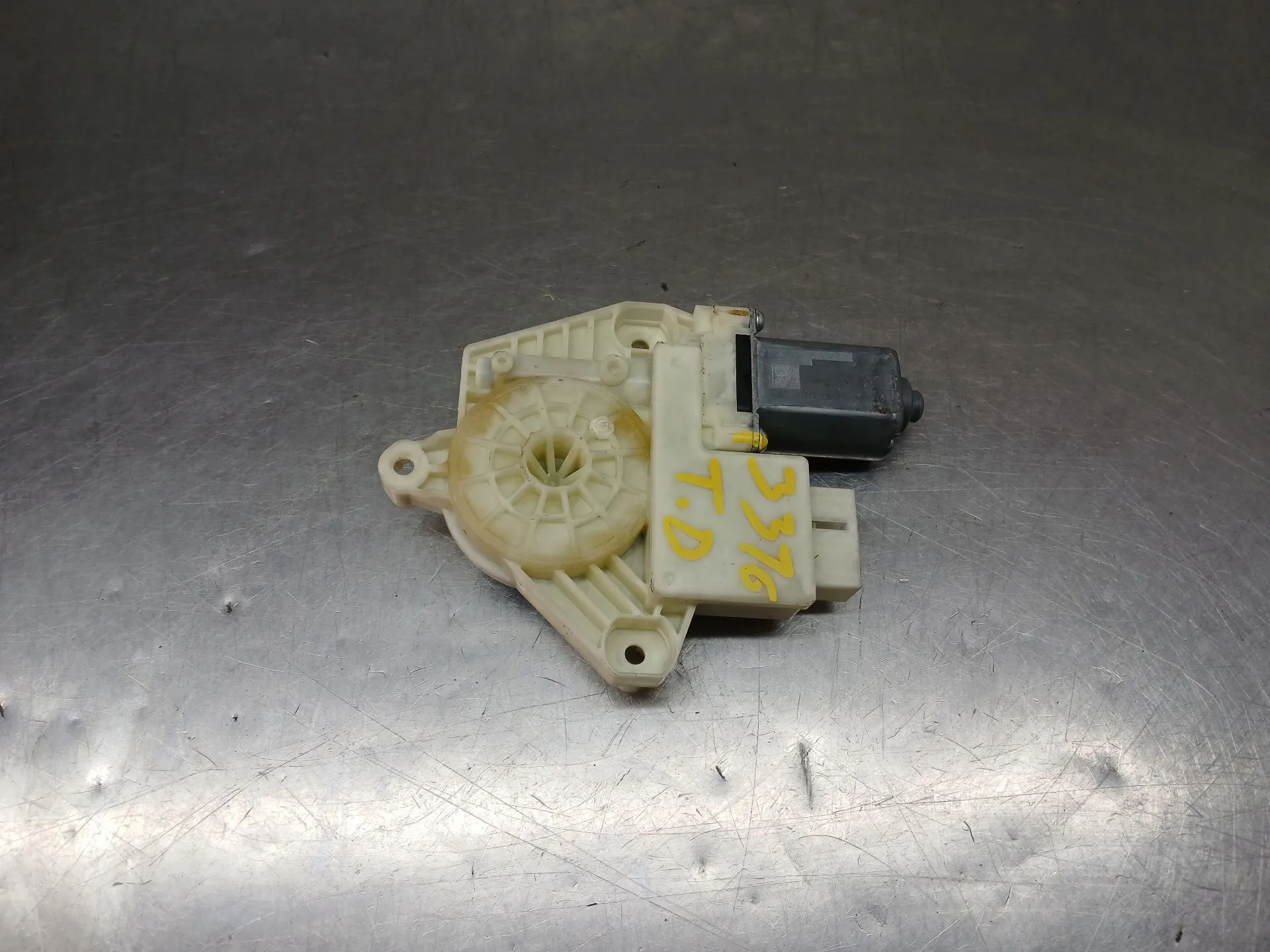 Motor Elevalunas Trasero Derecho VOLKSWAGEN Golf VII (5G1, BQ1, BE1, BE2)