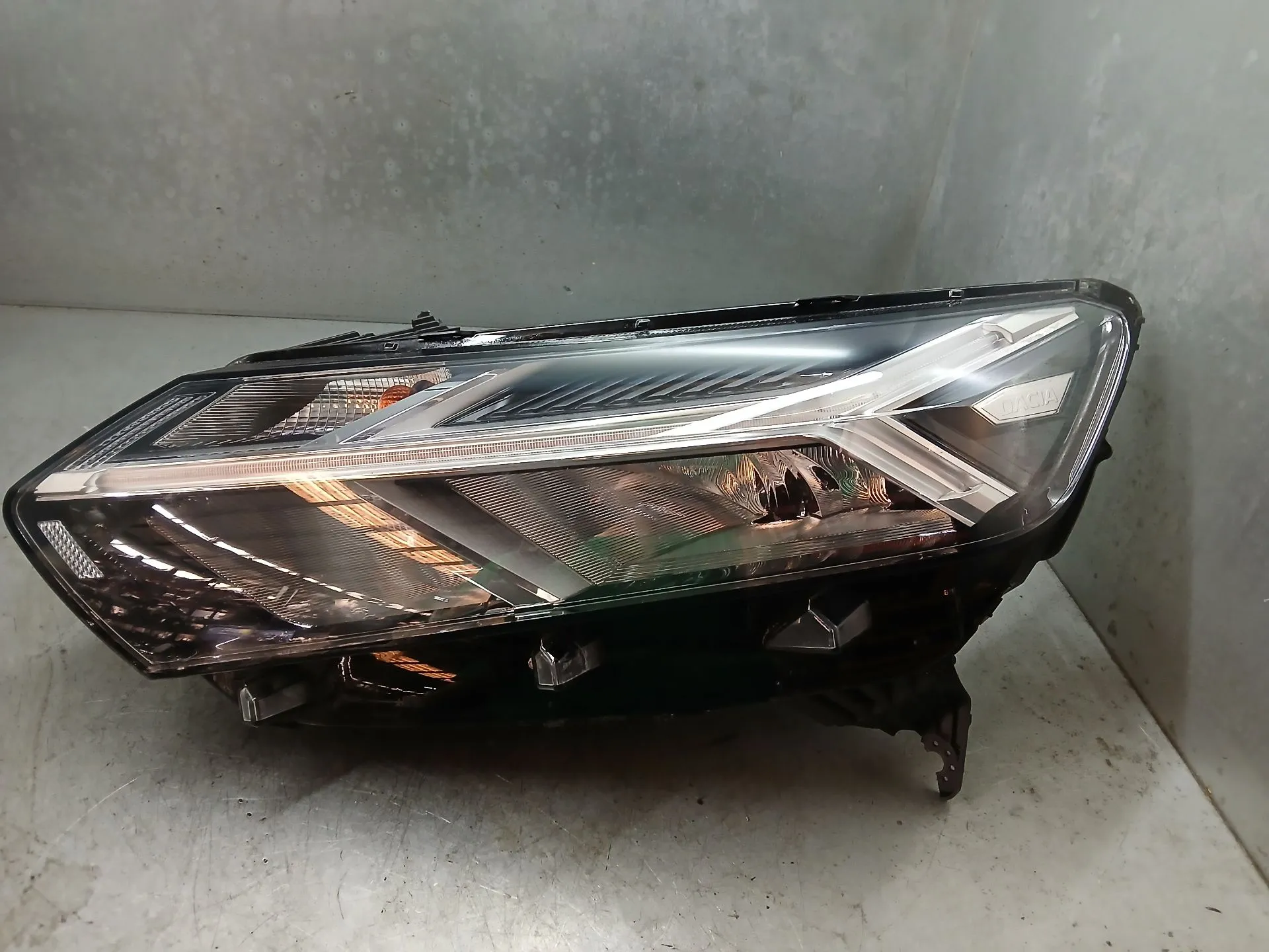 Faro anteriore sinistro DACIA Sandero III