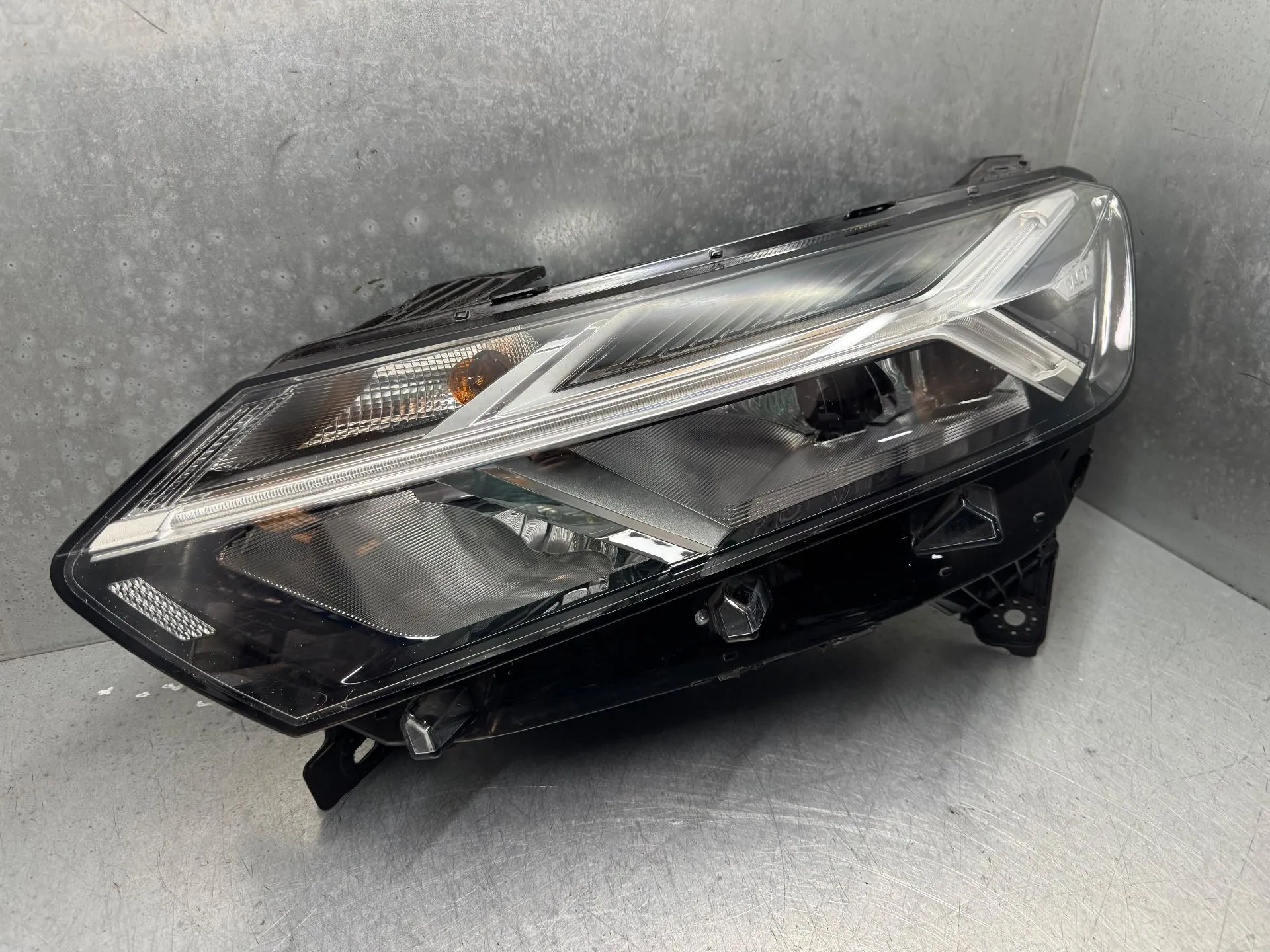 Left Headlight DACIA Sandero III