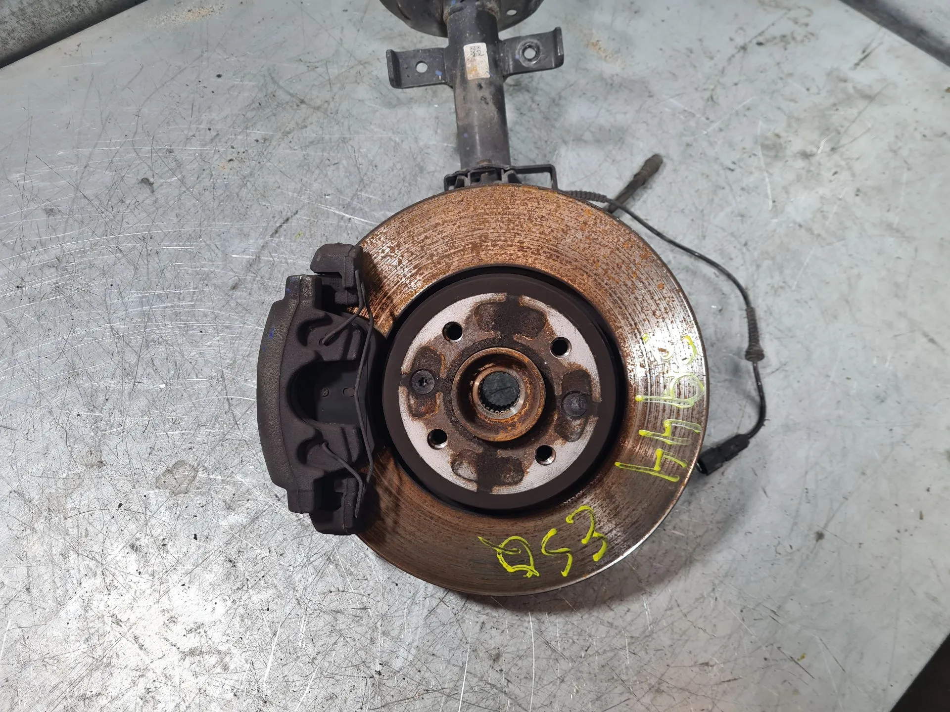 Mangueta delantera izquierda RENAULT Clio V (BF_)