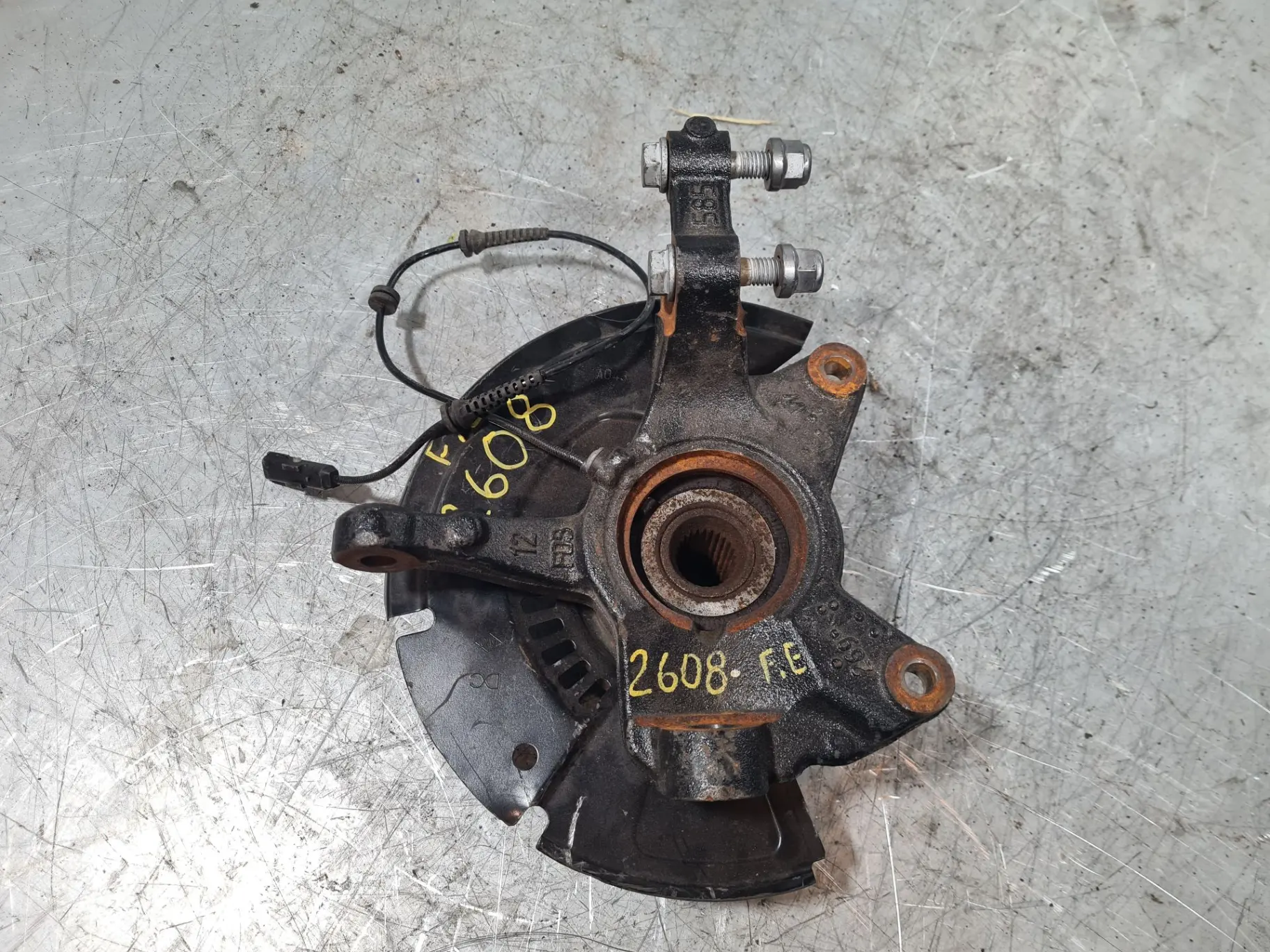 Mangueta delantera izquierda RENAULT Clio V (BF_)