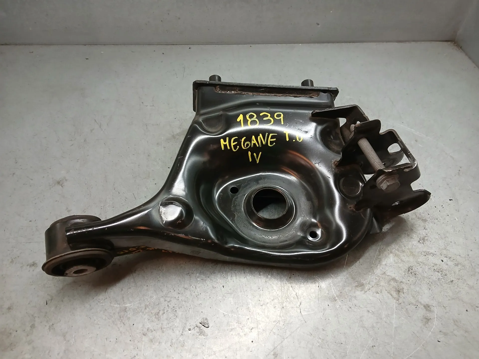 Braccio di sospensione posteriore destro RENAULT Megane IV Grandtour (K9A/M_)