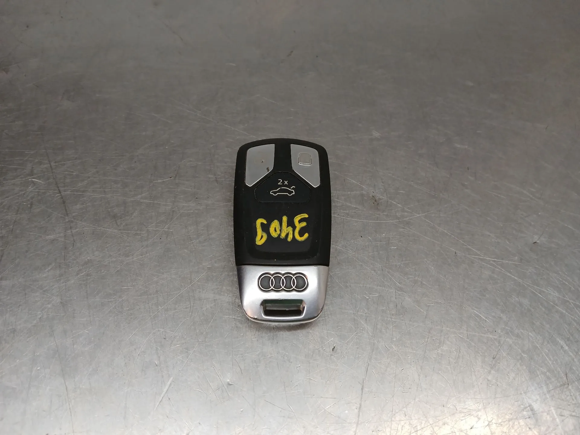 Chave / comando AUDI A4 (8W2, 8WC, B9)