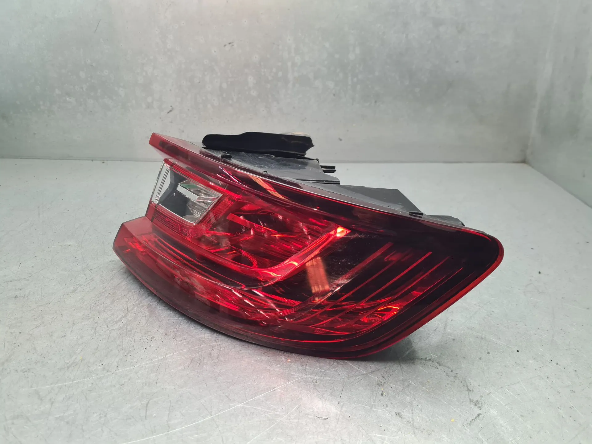 Feu arrière Droite RENAULT Megane IV (B9A/M_) Imagem-1