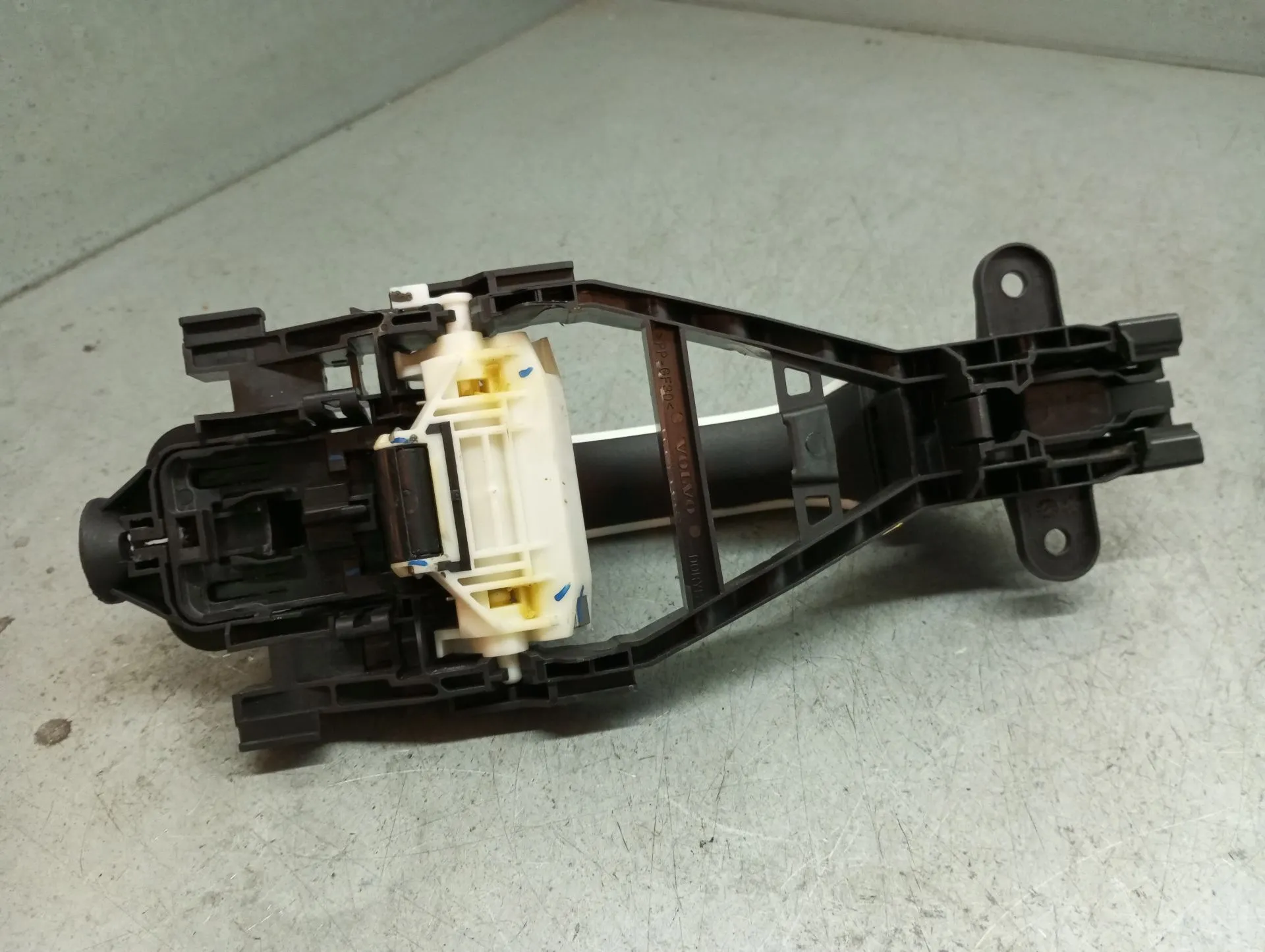 Puxador porta trás esquerdo VOLVO XC40 (536) Imagem-1