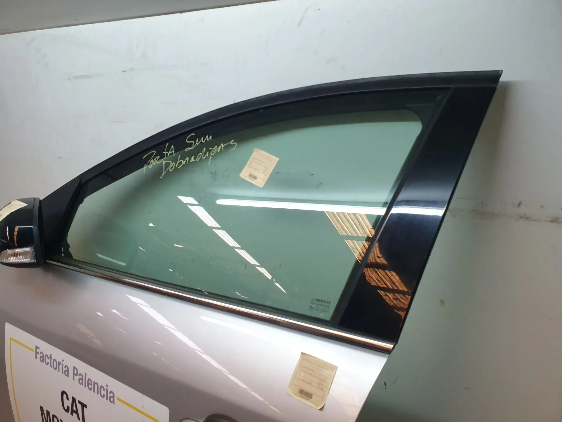 Vetro porta anteriore sinistra RENAULT Megane III Grandtour (KZ0/1)