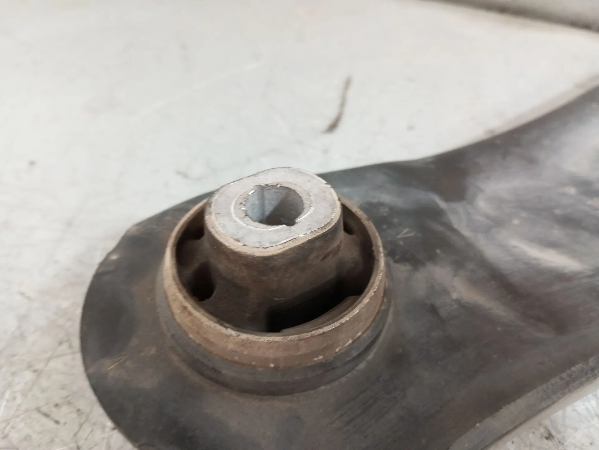 Braccio di sospensione anteriore destra RENAULT Megane III Grandtour (KZ0/1) Imagem-2