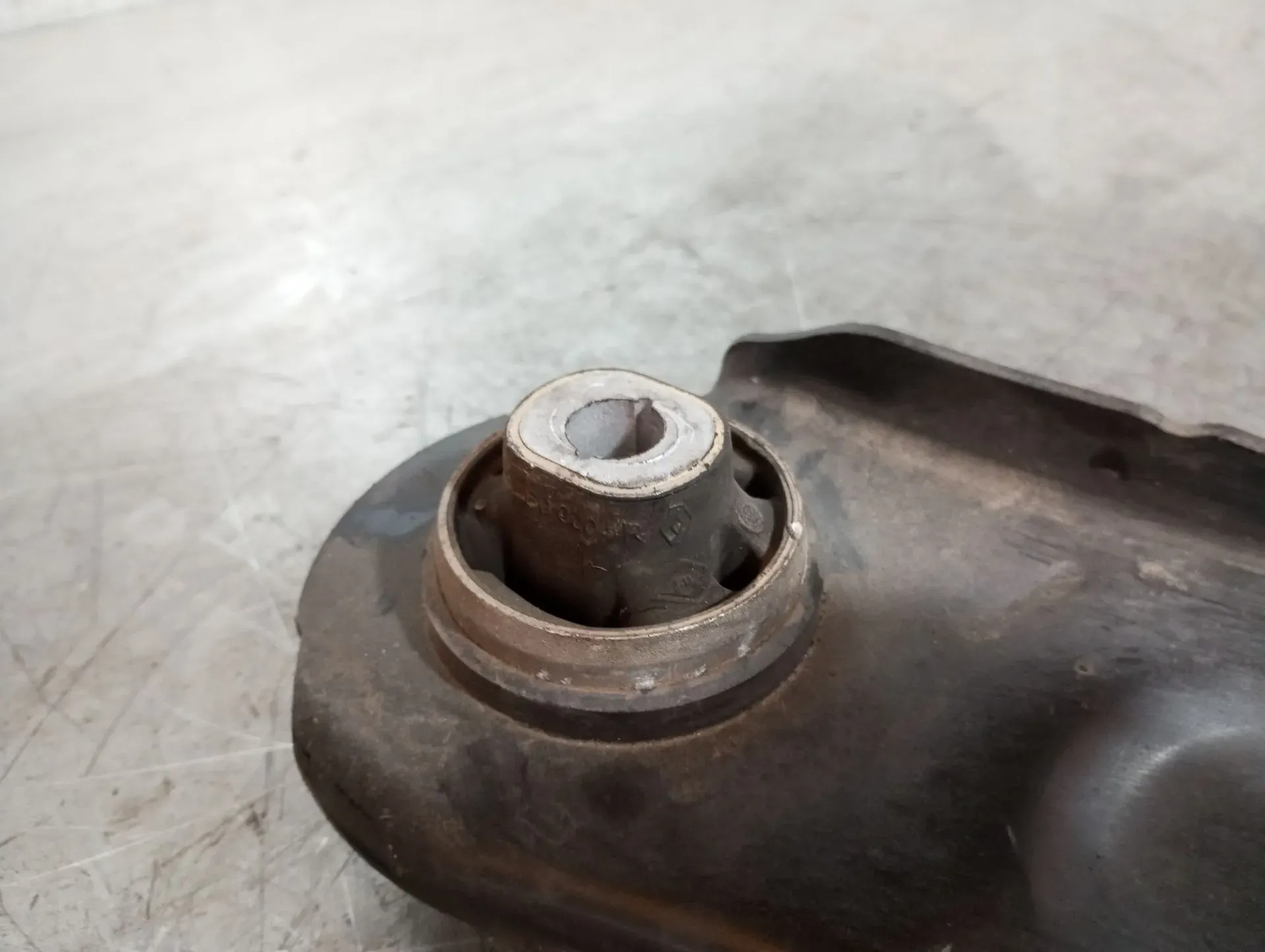 Braccio di sospensione anteriore sinistro RENAULT Megane III Grandtour (KZ0/1) Imagem-3