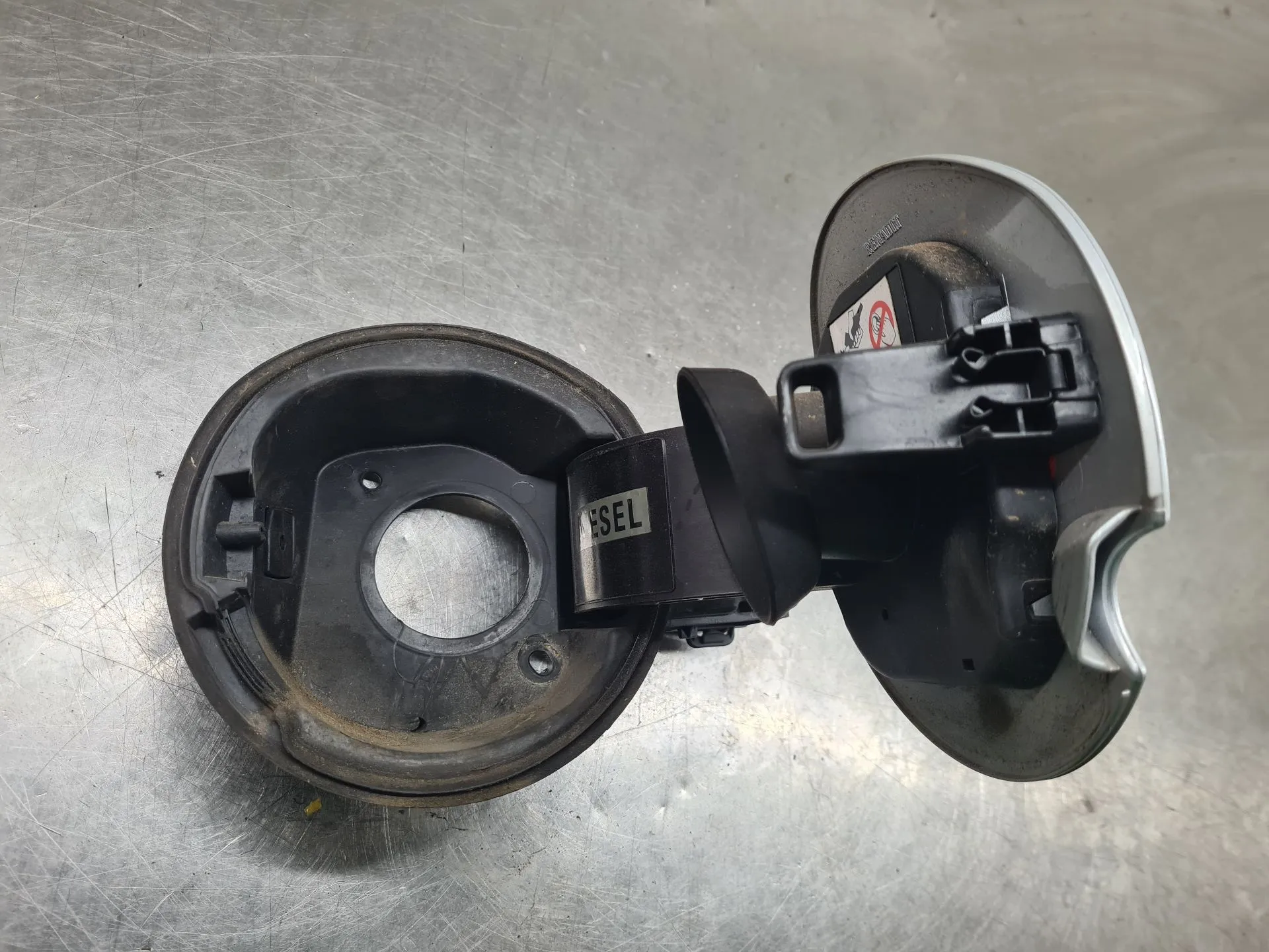 Tappo serbatoio carburante RENAULT Megane III Grandtour (KZ0/1) Imagem-1