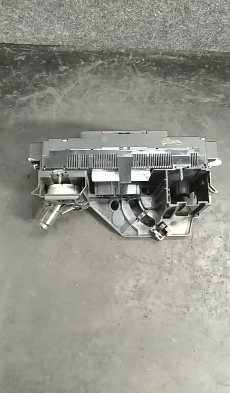 Botão / interruptor do AC VOLKSWAGEN Golf V (1K1) Imagem-3