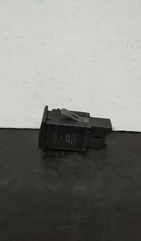 Bouton de Warning/ interrupteur 4 feux de détresse VOLKSWAGEN Polo (9N) Imagem-1