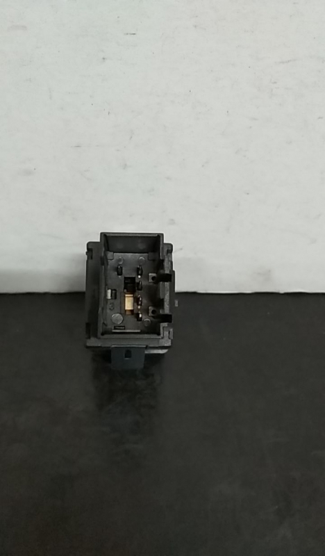 Bouton de Warning/ interrupteur 4 feux de détresse VOLKSWAGEN Polo (9N) Imagem-3