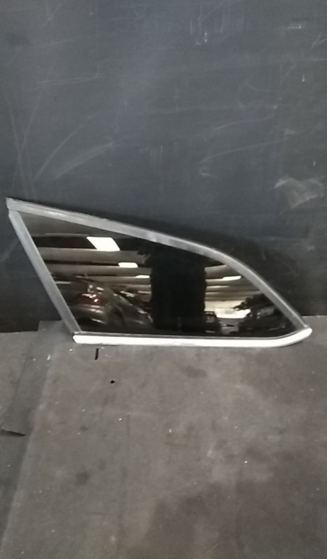 Left rear quarter glass FORD Focus III Carrinha Imagem-0