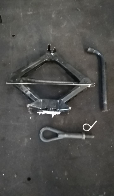 Conjunto / kit herramientas FORD Focus III Sedan Imagem-1