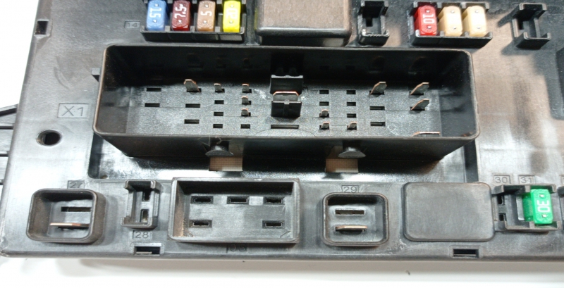 Scatola fusibili / SAM / BSI OPEL Astra J Imagem-3