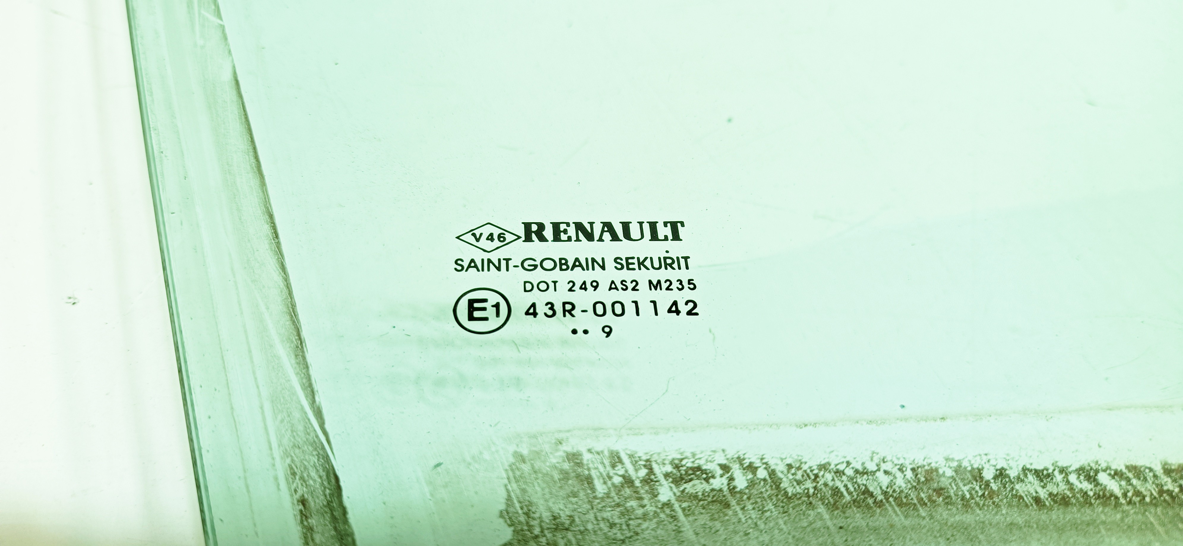 Vidro porta frente direita RENAULT Megane III Grandtour (KZ0/1) Imagem-1