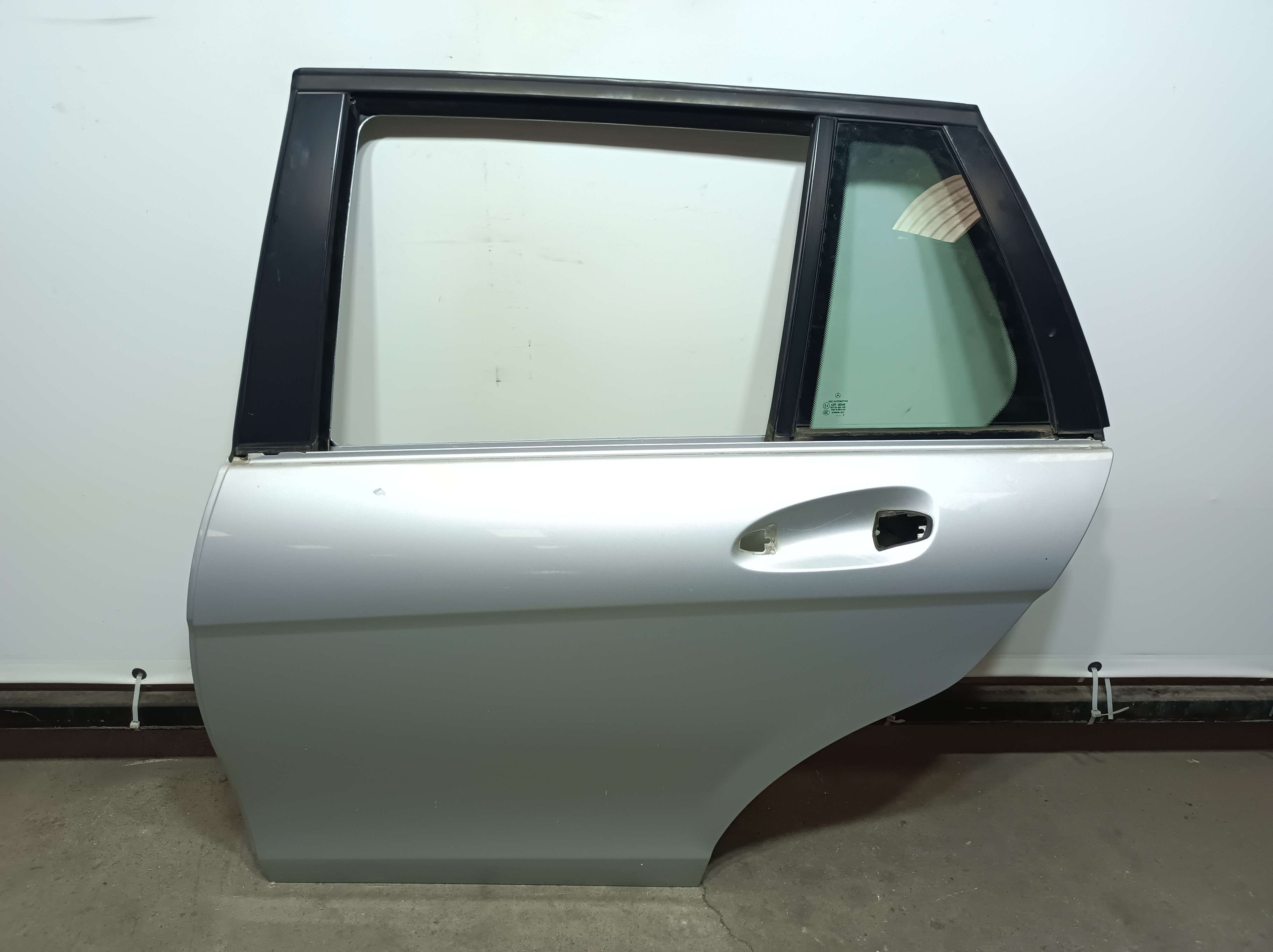 Porte arrière gauche MERCEDES-BENZ Classe C (W204) Imagem-0
