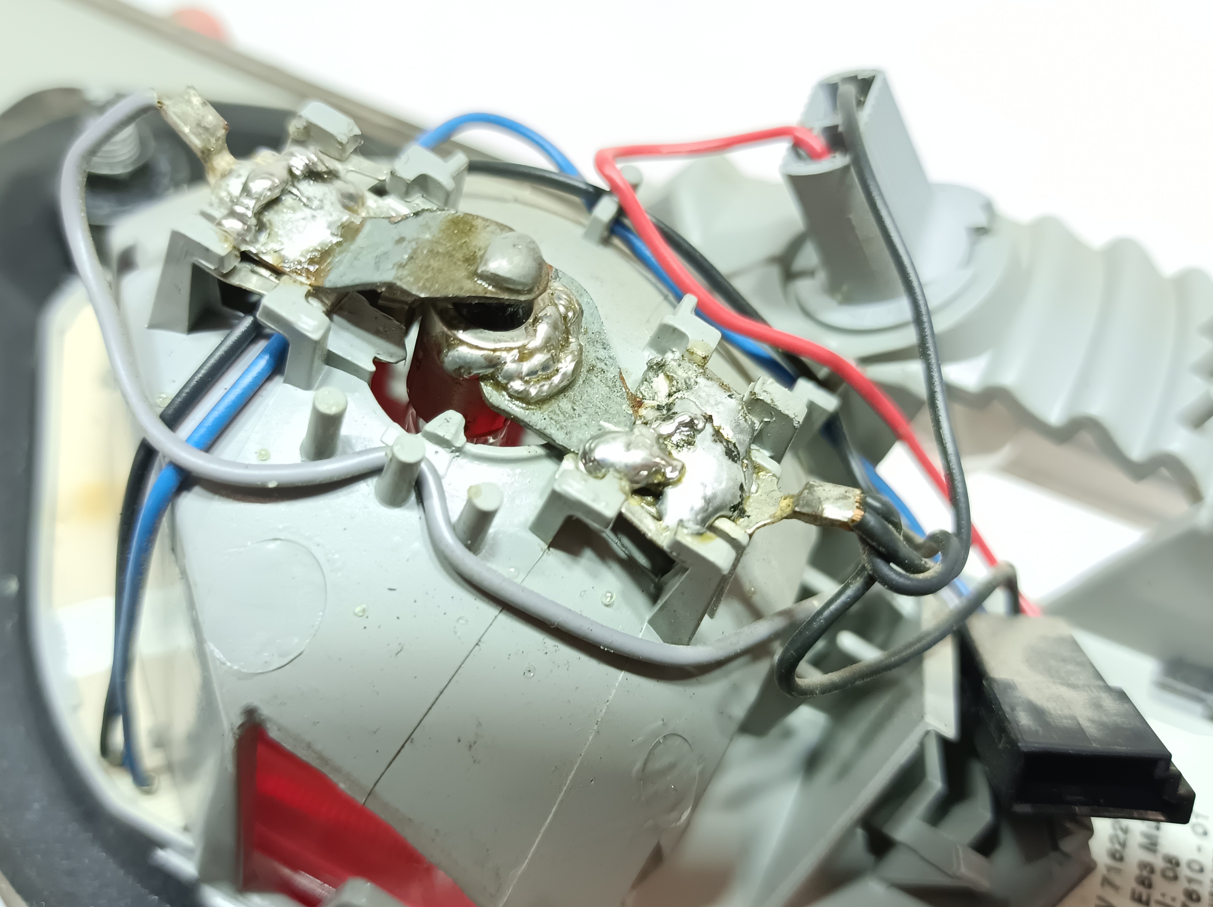 Piloto izquierdo del maletero BMW X3 (E83) Imagem-3