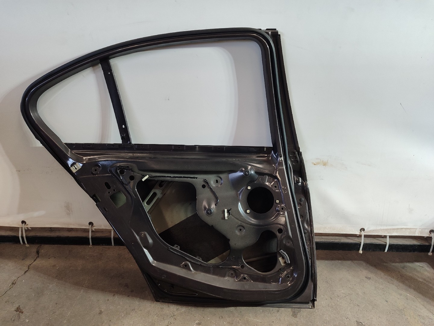 Porta trás esquerda BMW 3 (F30, F80) Imagem-1