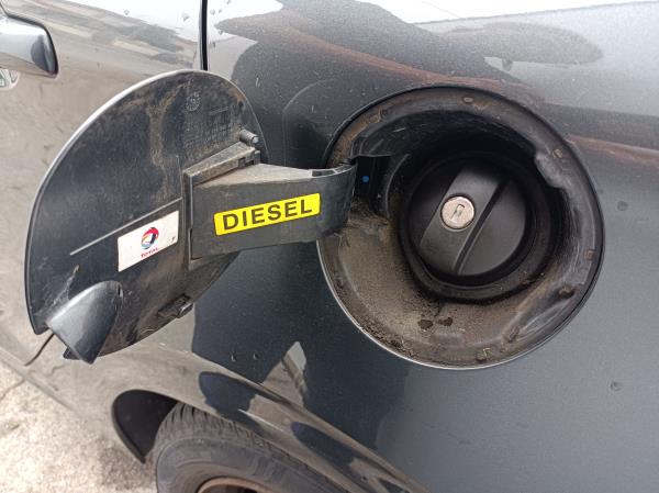 Bouchon/Volet De Trappe De Réservoir à Carburant  PEUGEOT 208 Imagem-1