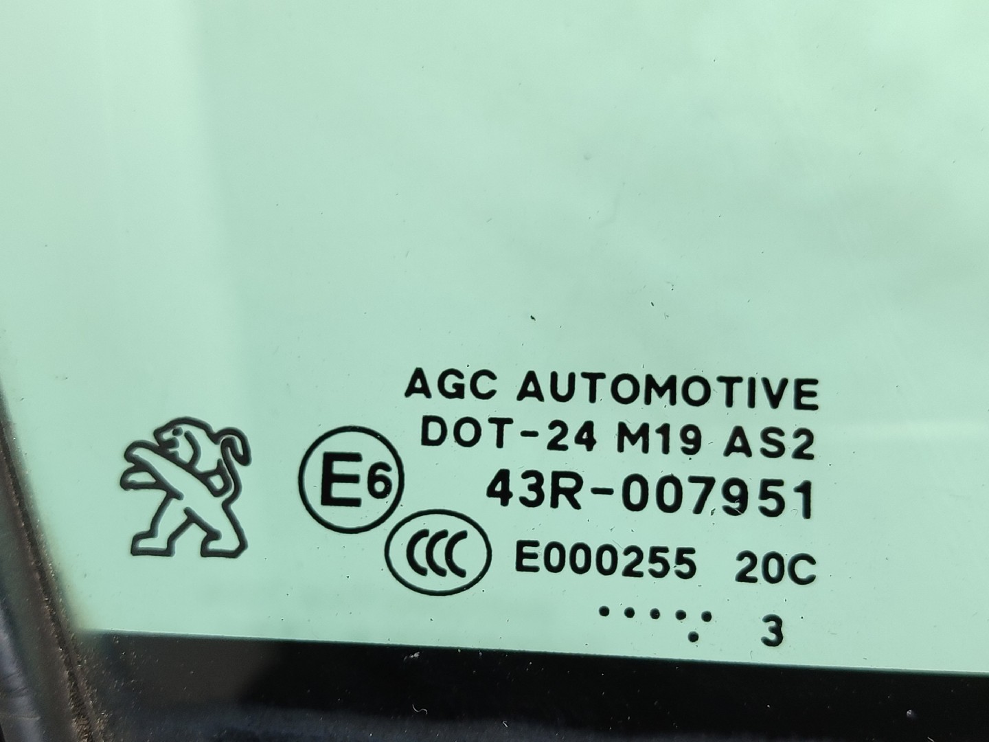 Vetro triangolare porta anteriore destro PEUGEOT 208 Imagem-1