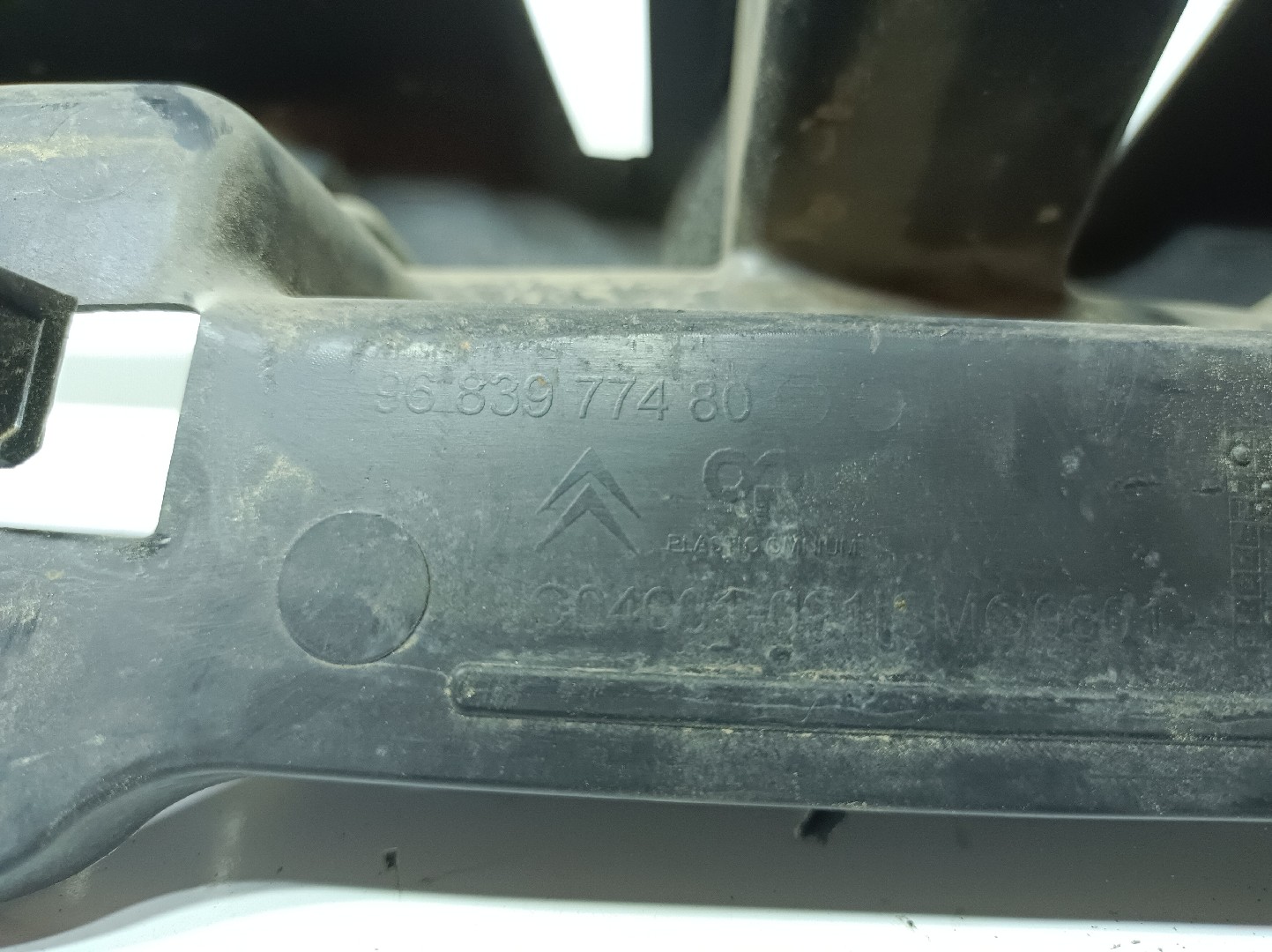 Guide pare-chocs arrière central CITROËN DS3 Imagem-2