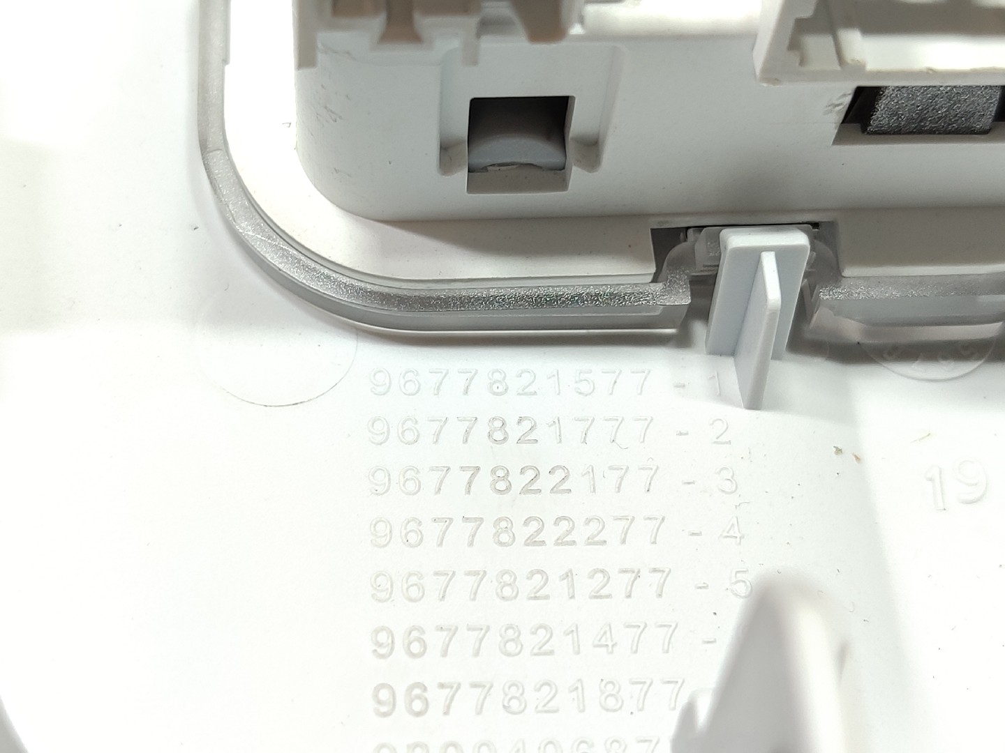 Plafoniera anteriore PEUGEOT 308 SW II Imagem-3