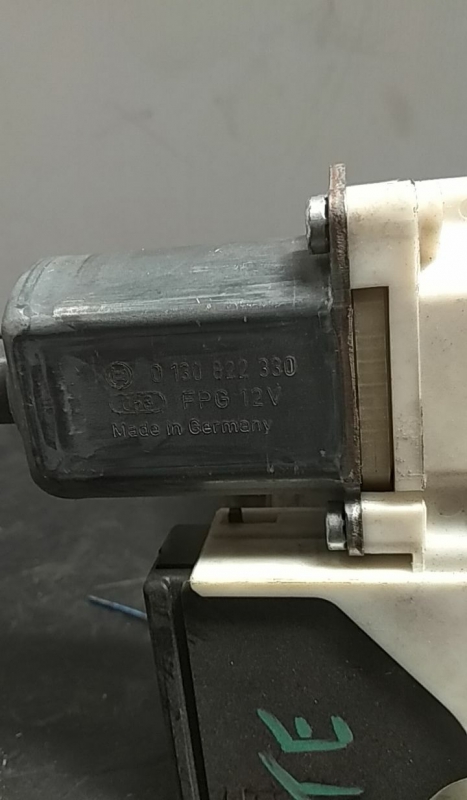 Moteur lève-vitre avant gauche RENAULT Megane III (BZ0_) Imagem-1