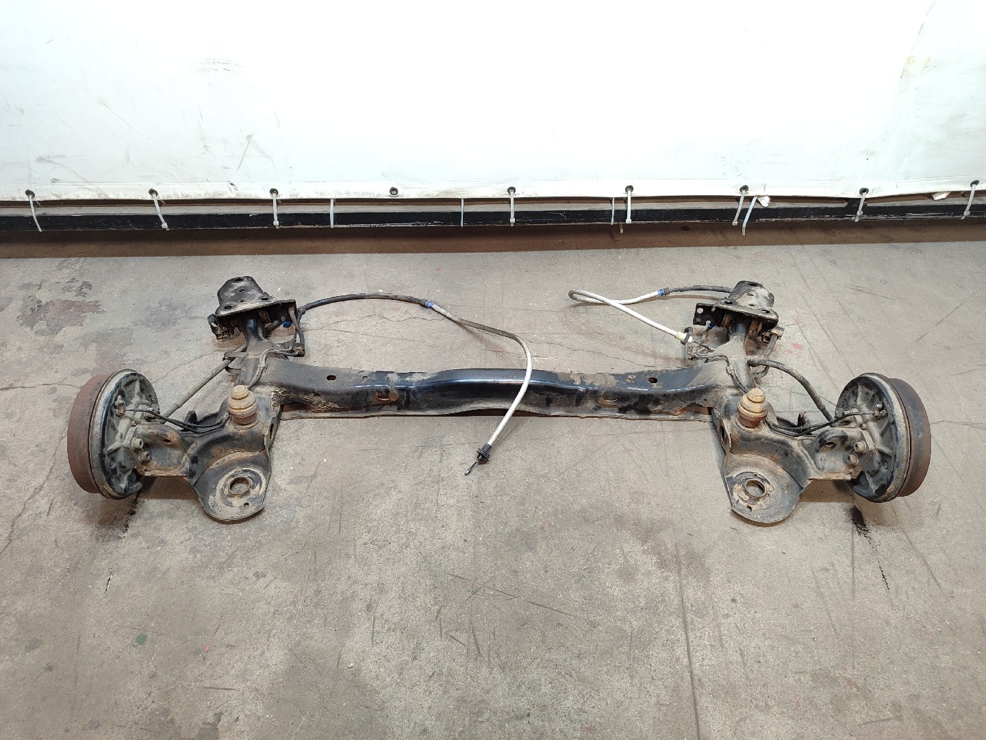 Essieu arrière à tambours CITROËN DS3 Imagem-0