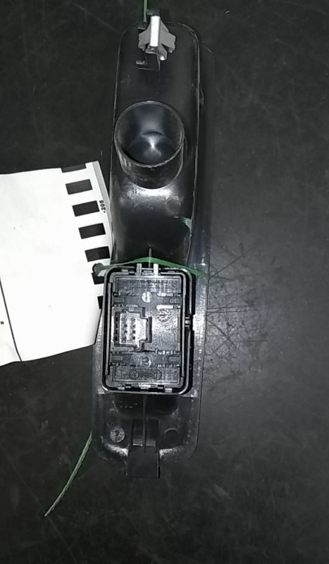 Comando / botão / interruptor vidros trás esquerdo RENAULT Megane III (BZ0_) Imagem-1