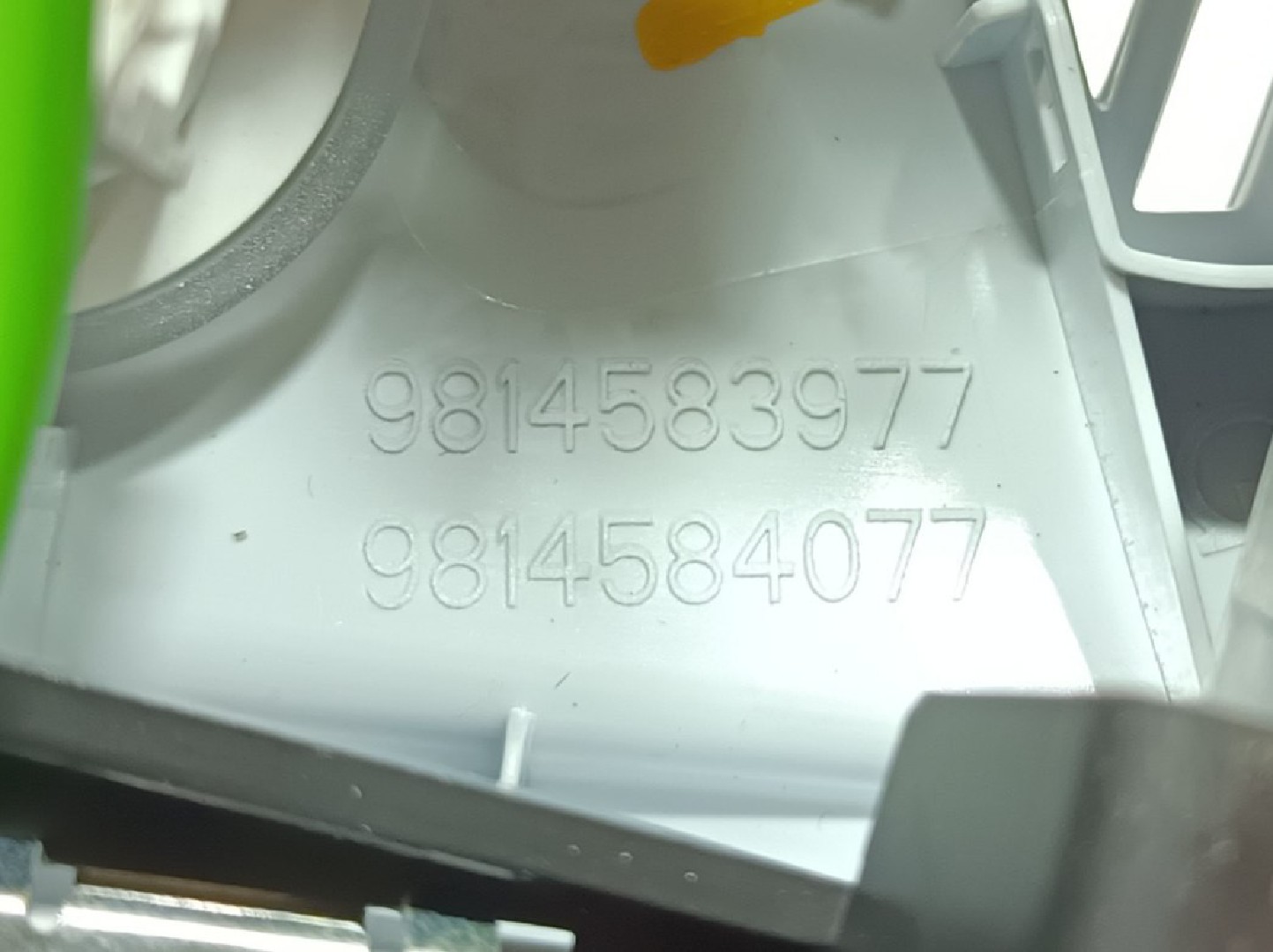 Plafoniera anteriore PEUGEOT 3008 II (M_) Imagem-2