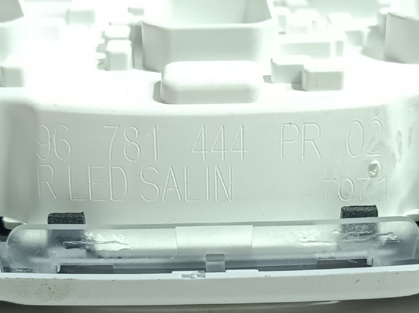 Plafoniera posteriore PEUGEOT 3008 II (M_) Imagem-2