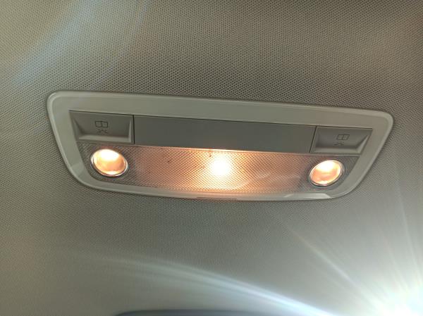 Plafoniera centrale MERCEDES-BENZ Classe C (W204) Imagem-1