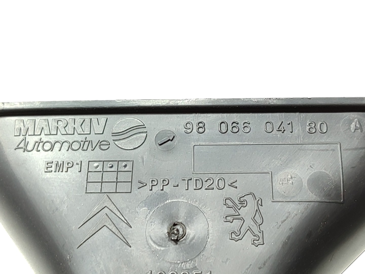 Intake pipe PEUGEOT 3008 II (M_) Imagem-1