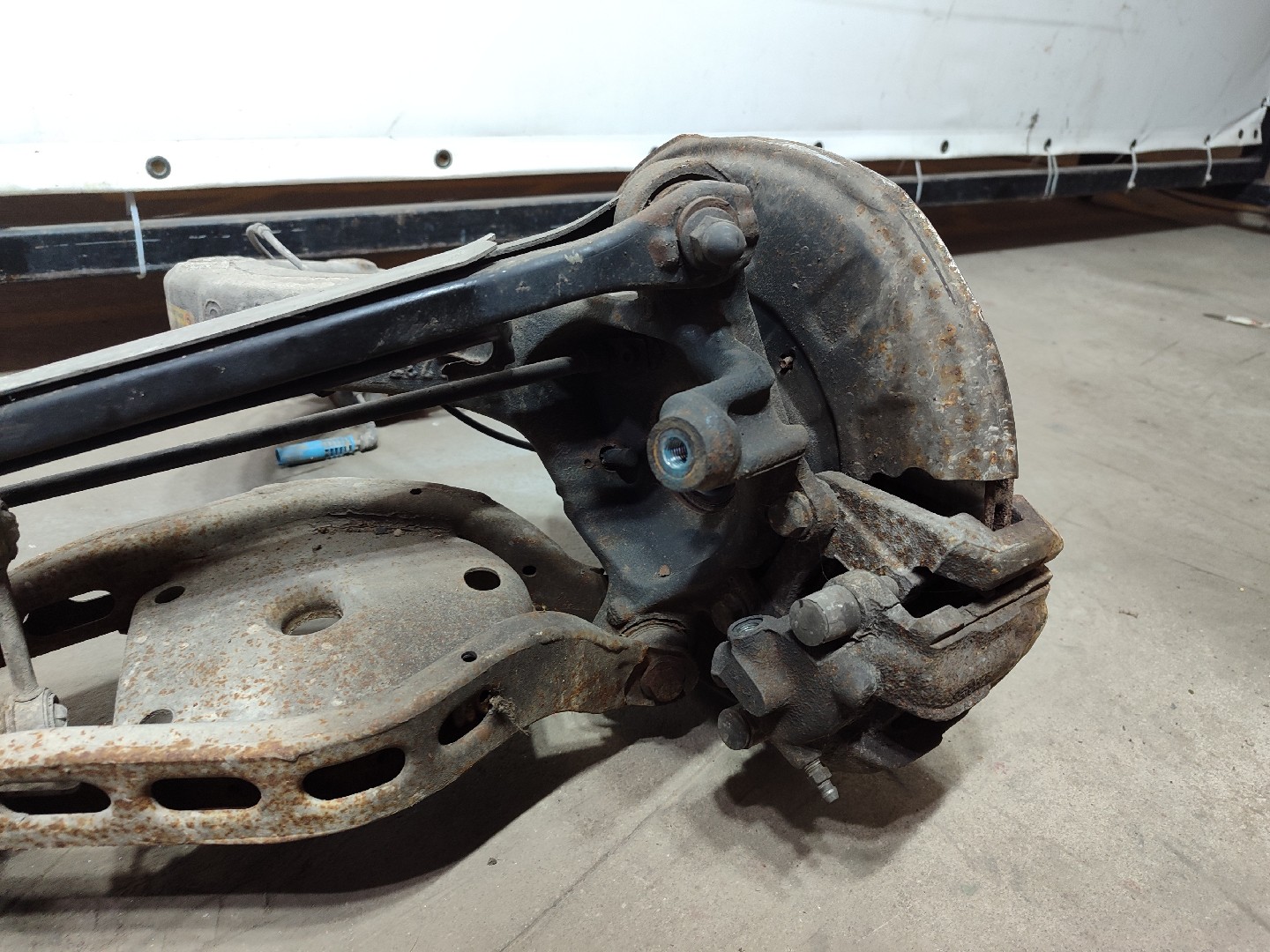 Eje trasero con discos BMW X3 (E83) Imagem-1