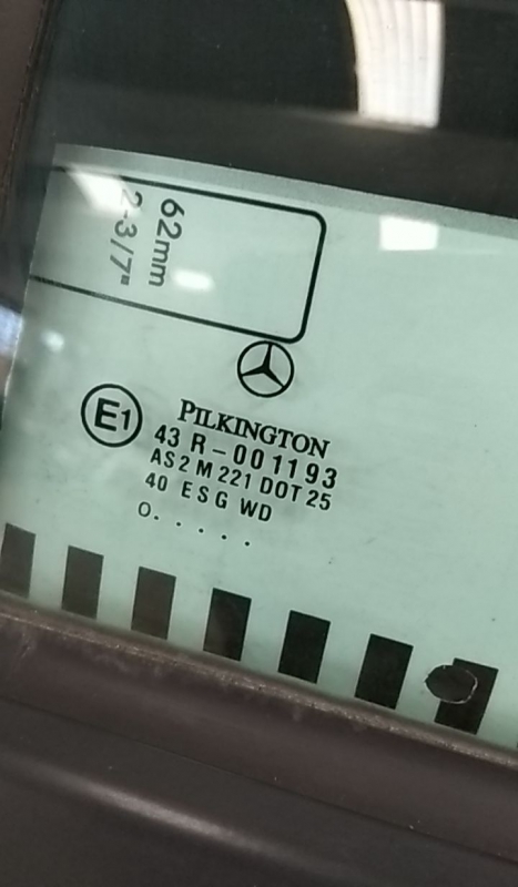 Vetro triangolare porta posteriore sinistra MERCEDES-BENZ Classe C (W203) Imagem-1