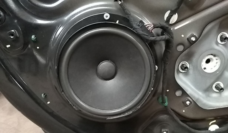 Colonna sonora VOLKSWAGEN Golf V (1K1) Imagem-1