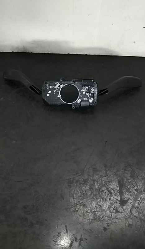 Ensemble leviers d'éclairage et essuie-glace VOLKSWAGEN Polo (9N) Imagem-1